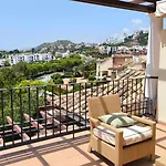 Jacarandas Penthouse With Stunning Views & Private Rooftop *