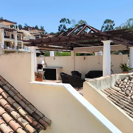 アパート Jacarandas Penthouse With Stunning Views & Private Rooftop ベナアビス