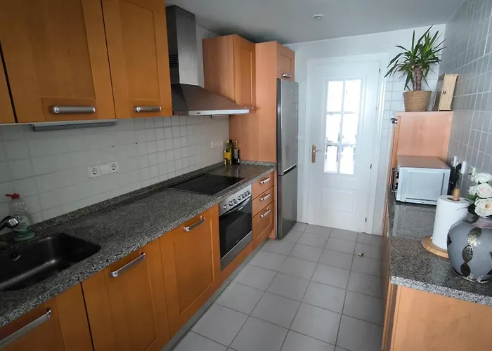 Jacarandas Penthouse With Stunning Views & Private Rooftop *